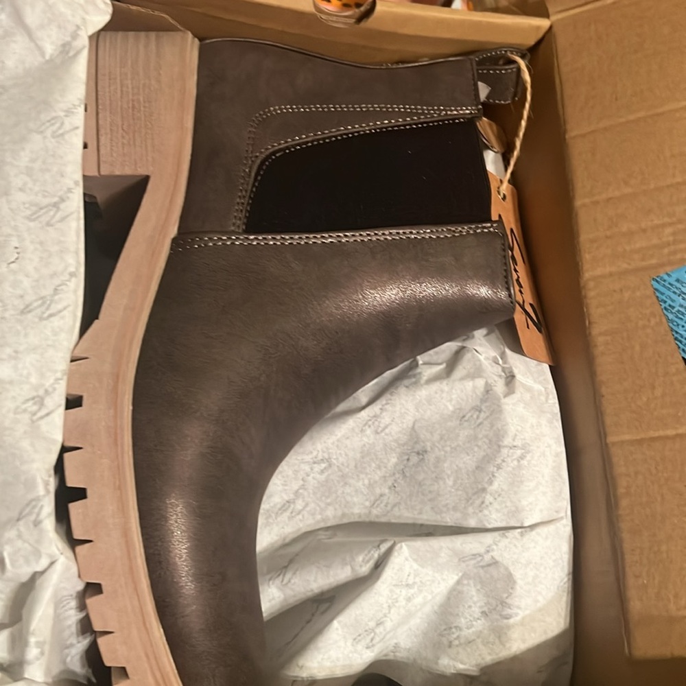 Seven7 footwear Billie boot in bronze size 9. NIB